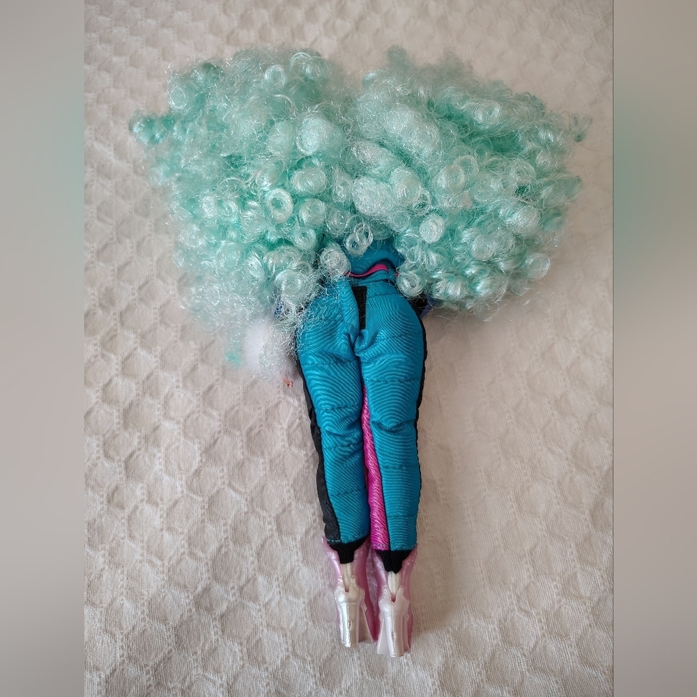 L.O. L Surprise! O. M. G. Winter Chill Icy Gurl Fashion Doll. - Picture 2 of 3